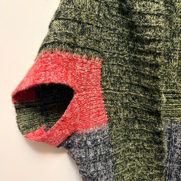 SAVE THE QUEEN Made in Italy Rare Olive and Coral Knit Poncho Shrug - Picture 4 of 6